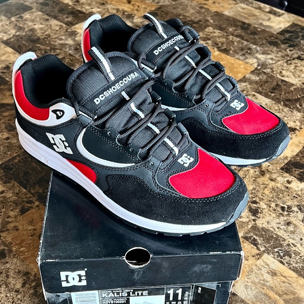 DC Shoes Kalis Lite Skateboarding Shoes in Black/White/Red. Mens Size US 11